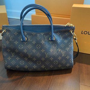 Louis Vuitton purse